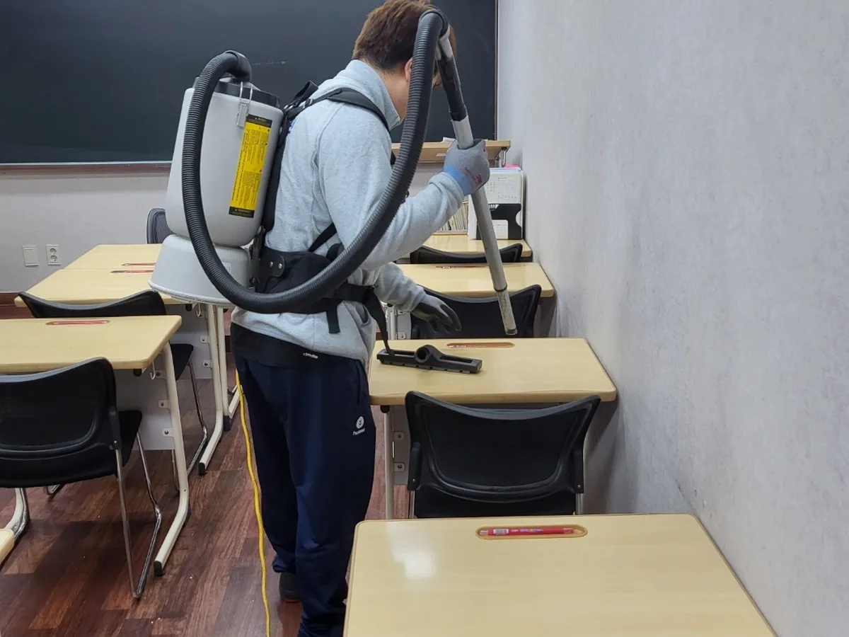 함안군 여항면 학원 좌석·책상 진공 바닥 위생청소 사례 - 행진크린