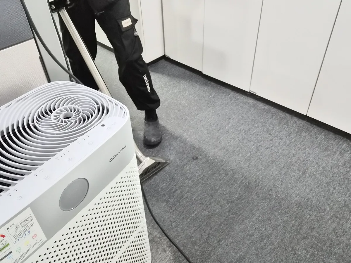 김해시 생림면 사업장 로비·복도 카페트 바닥 위생청소 사례 - 행진크린